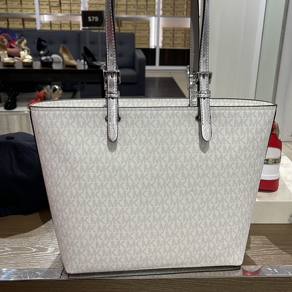 MICHAEL KORS OUTLET
Jet Set Medium Logo Pocket Tote Bag
Optic White/Silver 
NWT - Picture 5 of 16